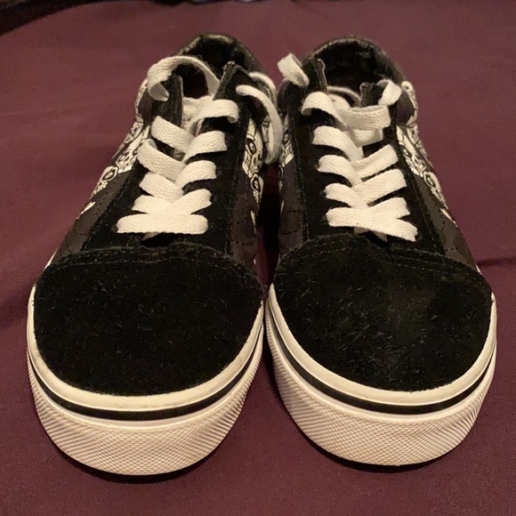 Barely used Vans. - Picture 2 of 4